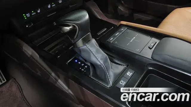Lexus ES300h 2021 — ფოტო 40/41