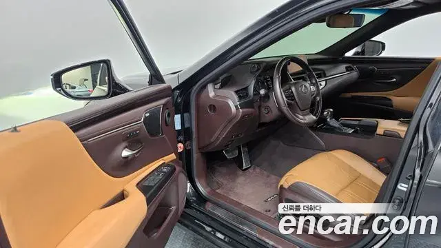 Lexus ES300h 2021 — ფოტო 6/41