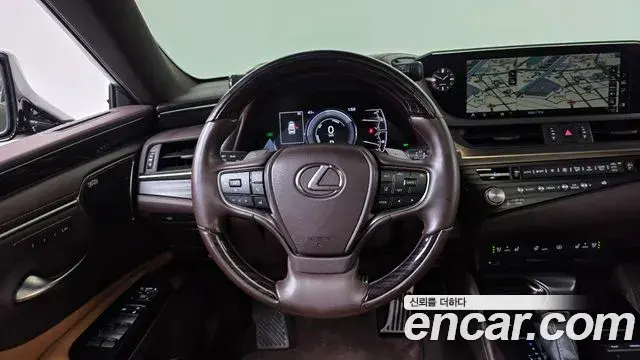 Lexus ES300h 2021 — ფოტო 28/41