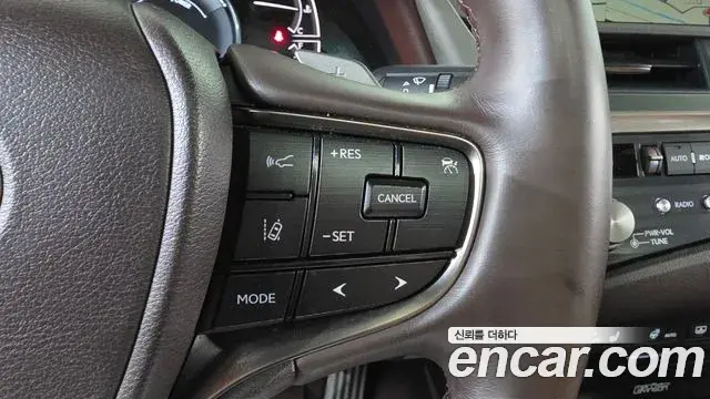 Lexus ES300h 2021 — ფოტო 11/41