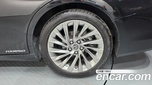 Lexus ES300h 2021 — ფოტო 4/41
