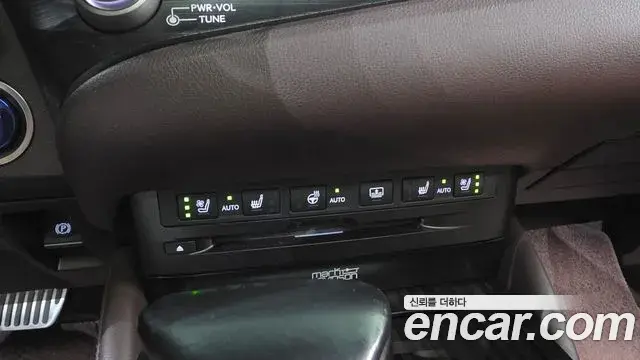 Lexus ES300h 2021 — ფოტო 23/41