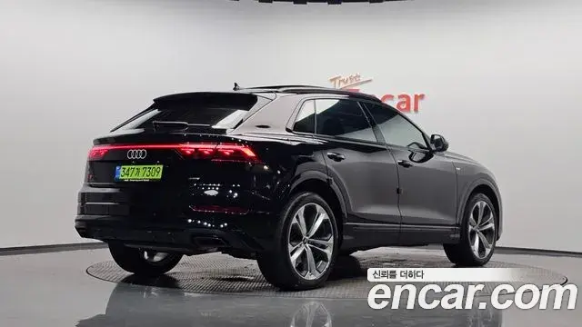 Audi Q8 2025 — ფოტო 30/38