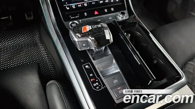 Audi Q8 2025 — ფოტო 33/38
