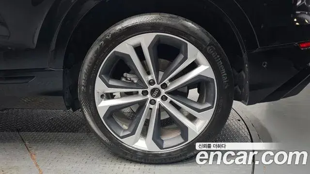 Audi Q8 2025 — ფოტო 24/38