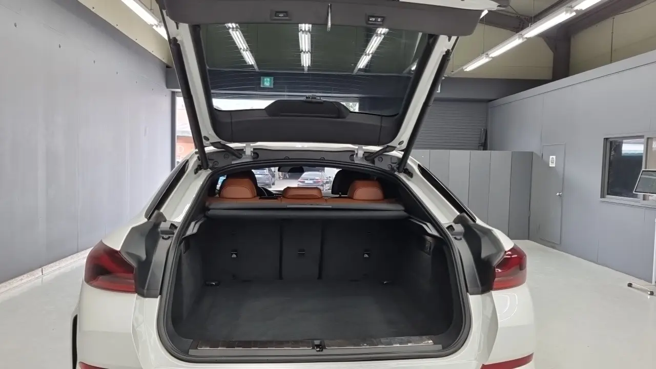 BMW X6 2022 — Photo 11/18
