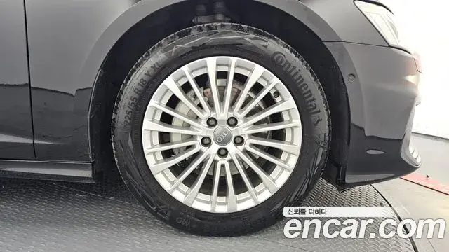 Audi A6 2020 — ფოტო 26/30