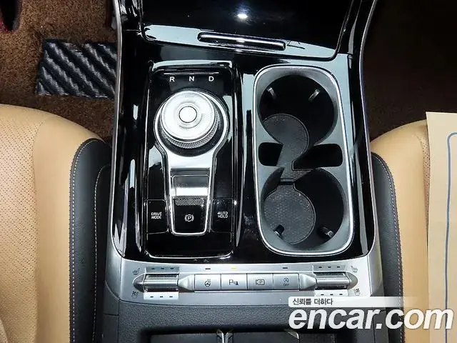 Kia Carnival 2021 — Photo 9/19