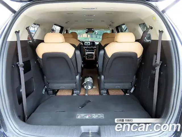 Kia Carnival 2021 — Photo 17/19