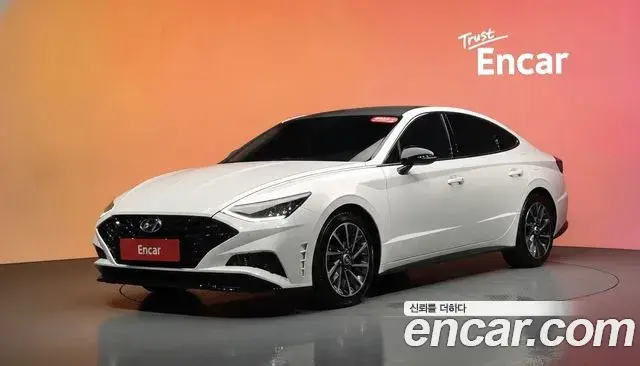 Hyundai Sonata 2021 — Фото 1/20