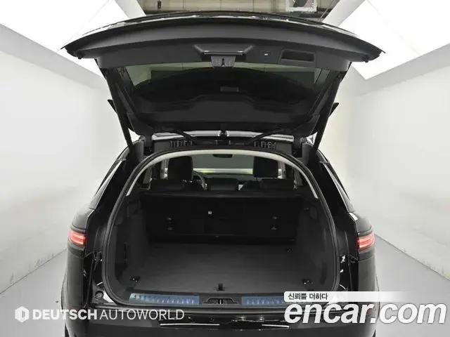 Land Rover Range Rover Velar 2025 — Photo 15/20