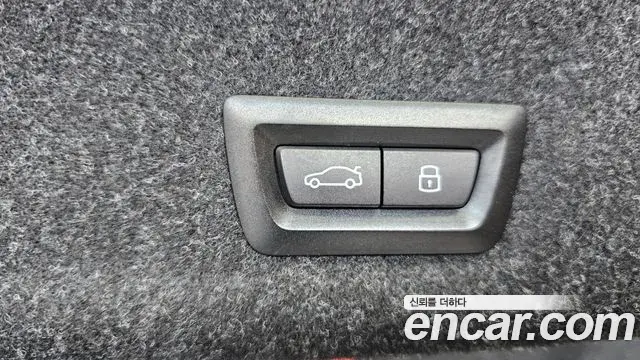 BMW 3 Series 2023 — Photo 27/32