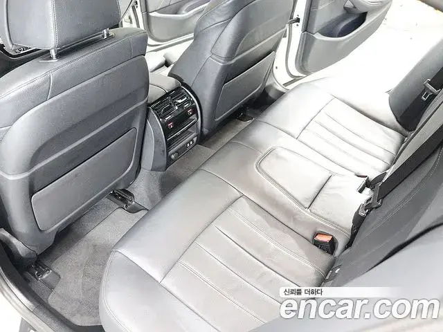 BMW 5 Series 2023 — Şəkil 12/20
