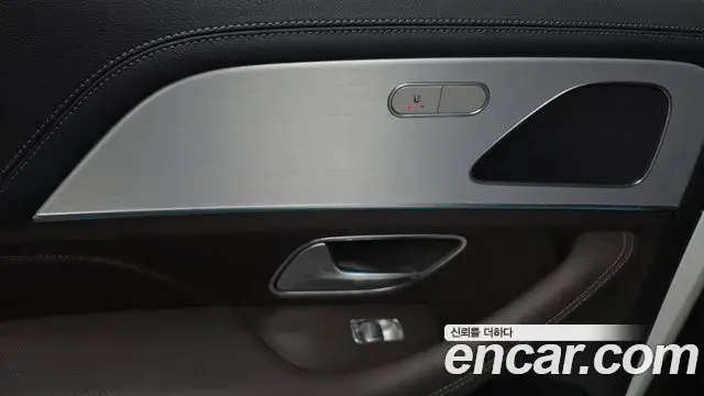Mercedes-Benz GLE-Class 2021 — Фото 18/20