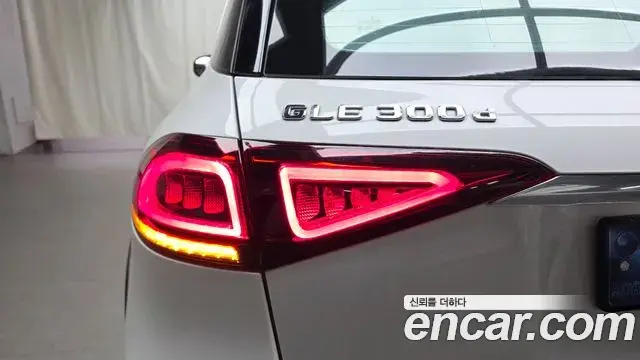 Mercedes-Benz GLE-Class 2021 — Şəkil 16/34