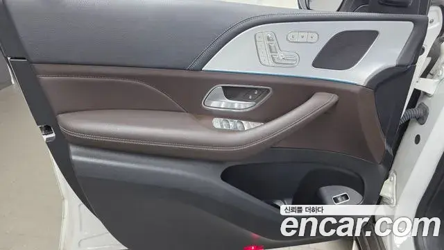 Mercedes-Benz GLE-Class 2021 — Şəkil 18/34
