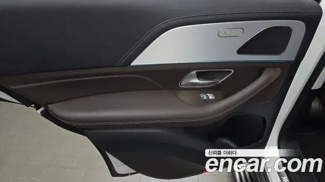 Mercedes-Benz GLE-Class 2021 — Şəkil 23/34
