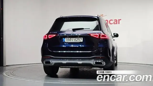 Mercedes-Benz GLE-Class 2021 — Photo 2/32