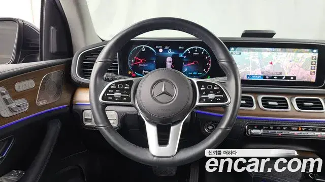 Mercedes-Benz GLE-Class 2021 — Photo 4/32