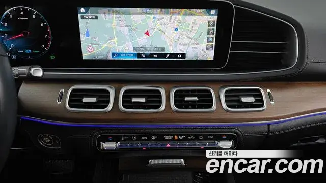 Mercedes-Benz GLE-Class 2021 — Photo 12/32