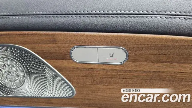 Mercedes-Benz GLE-Class 2021 — Photo 18/32