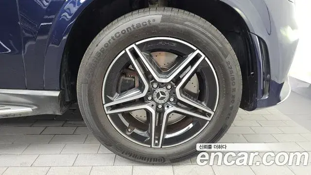 Mercedes-Benz GLE-Class 2021 — Photo 9/32