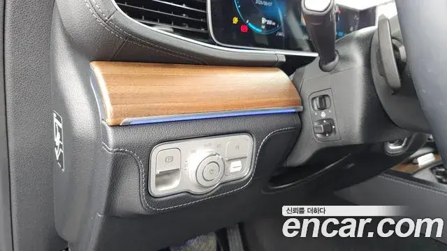 Mercedes-Benz GLE-Class 2021 — Photo 20/32