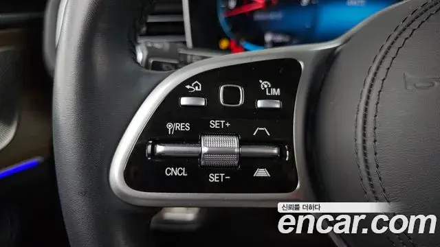 Mercedes-Benz GLE-Class 2021 — Photo 23/32