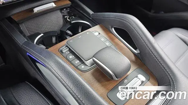 Mercedes-Benz GLE-Class 2021 — Photo 25/32
