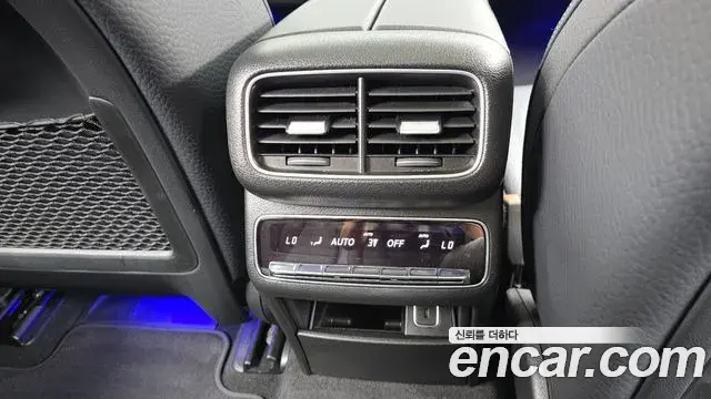 Mercedes-Benz GLE-Class 2021 — Photo 21/32