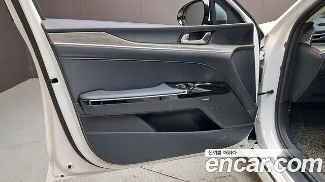 Kia K5 2022 — Photo 32/36