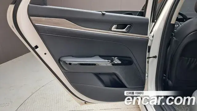Kia K5 2022 — Photo 10/36