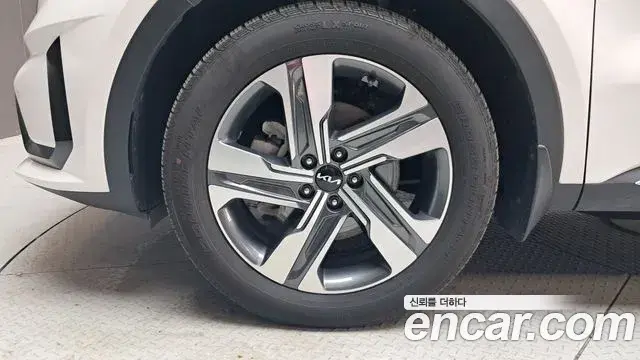 Kia Sorento 2022 — Фото 5/20