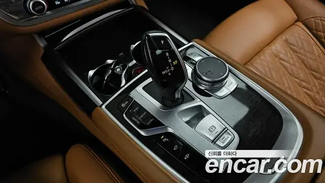 BMW 7 Series 2020 — Фото 9/20