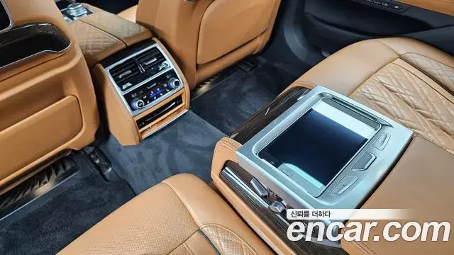 BMW 7 Series 2020 — Фото 19/20