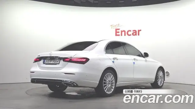 Mercedes-Benz E-Class 2022 — ფოტო 9/31