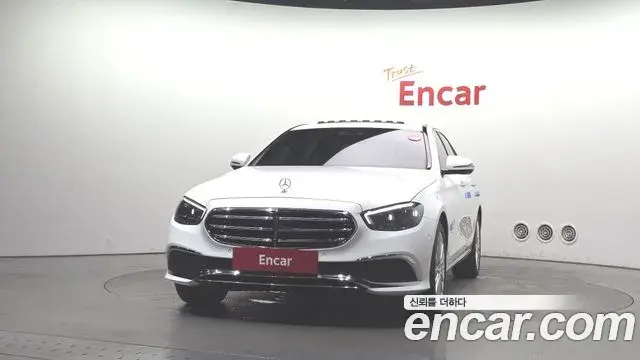 Mercedes-Benz E-Class 2022 — ფოტო 7/31
