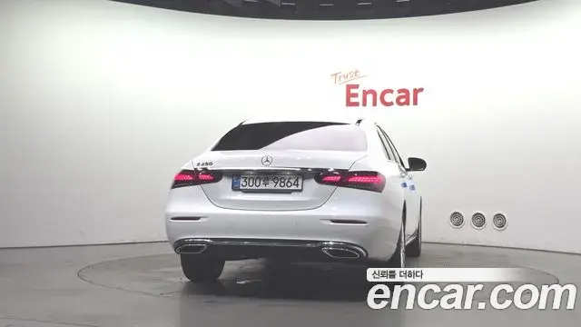 Mercedes-Benz E-Class 2022 — ფოტო 16/31