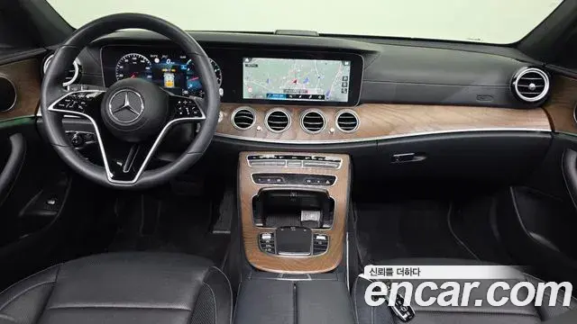 Mercedes-Benz E-Class 2022 — ფოტო 21/31
