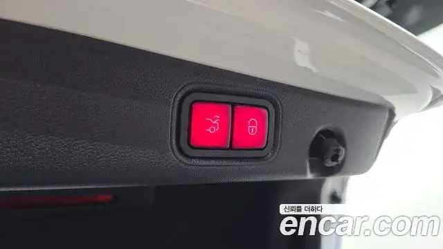 Mercedes-Benz E-Class 2022 — ფოტო 20/31
