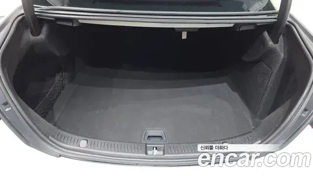 Mercedes-Benz E-Class 2022 — ფოტო 19/31