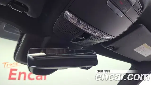 Mercedes-Benz E-Class 2022 — ფოტო 8/31