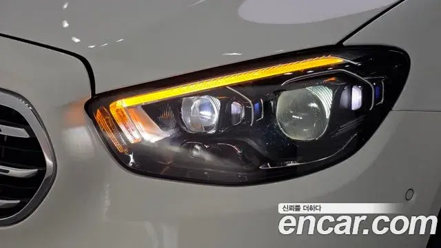 Mercedes-Benz E-Class 2022 — ფოტო 23/31