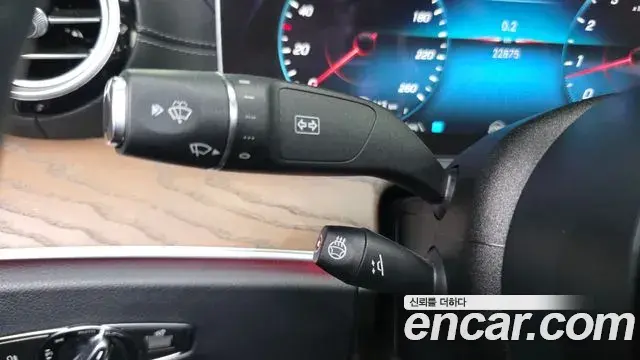 Mercedes-Benz E-Class 2022 — ფოტო 30/31