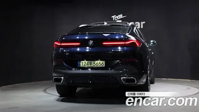 BMW X6 2022 — Photo 8/34