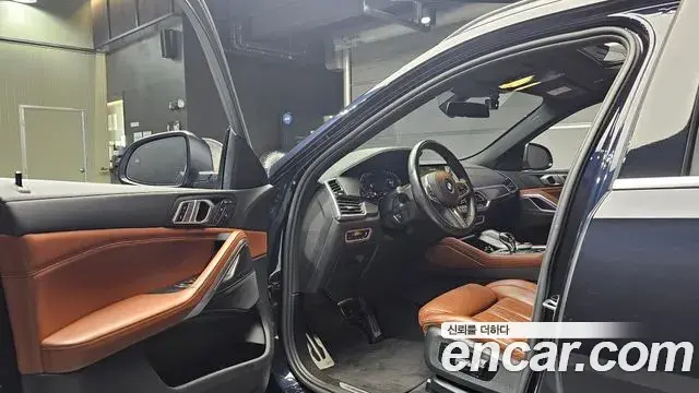 BMW X6 2022 — Photo 29/34