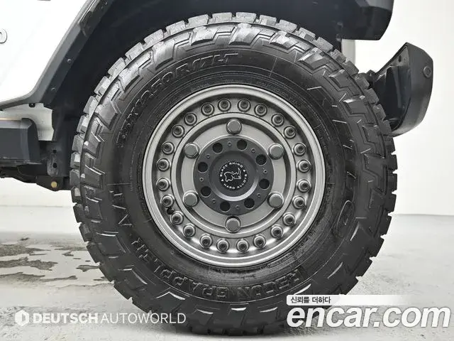 Jeep Wrangler 2022 — ფოტო 15/20