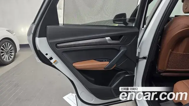 Audi Q5 2023 — ფოტო 11/34
