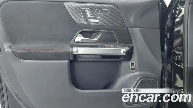 Mercedes-Benz GLB-Class 2025 — Photo 7/18