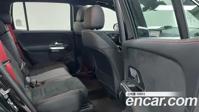 Mercedes-Benz GLB-Class 2025 — Photo 8/18